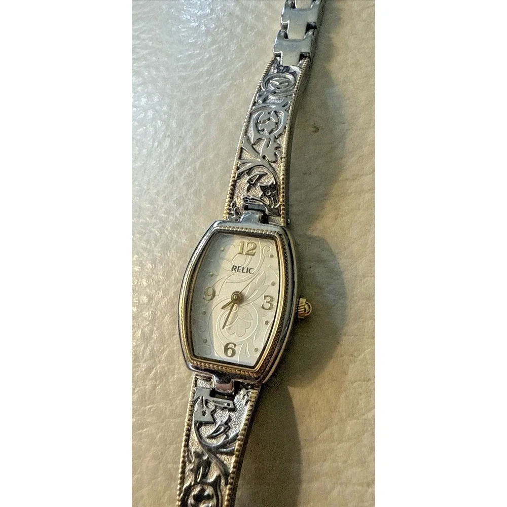 Relic Women's Silver Toned Band Analog Watch